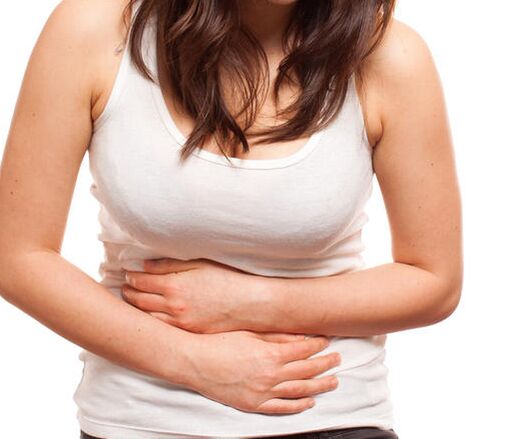 Les douleurs abdominales sont un signe d'infestation par les helminthes