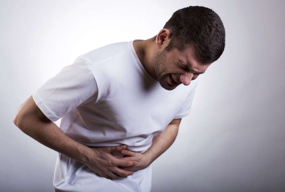 Douleurs abdominales dues à des parasites dans le corps